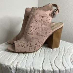 JUST FAB “BERENICE” NUDE CUTOUT PEEP TOE BOOTIES SIZE 5.5